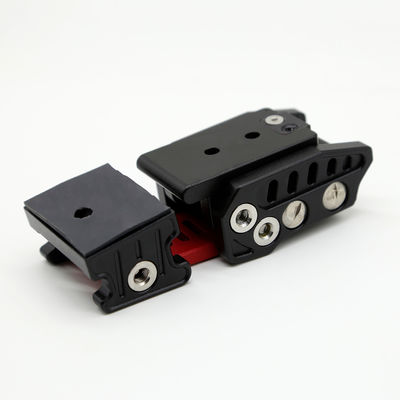 Verbessern Sie Ihre Jeep Wrangler JK 07 Off-Road Leistung mit Black Red Hood Lock Kit