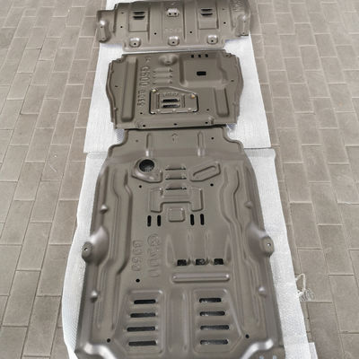 Mercedes-Benz G500 4x4 Fahrzeugzubehör Schlittenplatten Chassis Schutzfarbe Schwarz