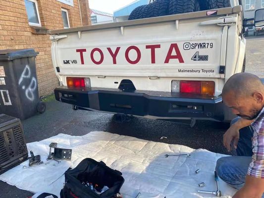 Toyota LC79 Rückstoßfänger mit Reifenträger Jerrycan Halter Winch Bull Bar Frontstoßfänger