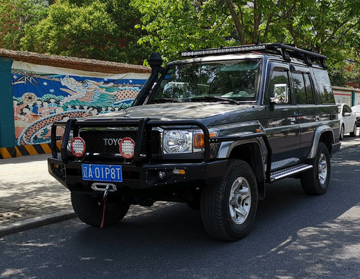 Pulverbeschichtete Toyota LC79 Stoßstange Hinterstoßstange mit Winze Frontstoßstange und Reifenträger