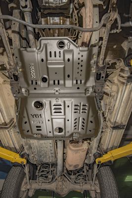 Schwarzes 4x4 Außenzubehör Aluminiumlegierung Nissan Patrol Y61 Schiebeplatte Motor Schutzplatte Unterkörperschutz