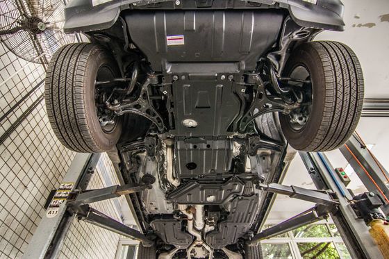 Schutzanzug für den Motor des Grand Cherokee
