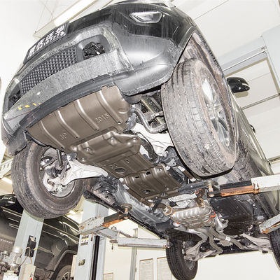 Schutzanzug für den Motor des Grand Cherokee