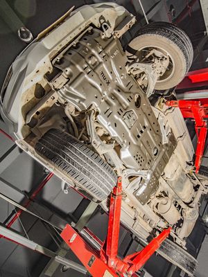 ISUZU MU-X und D-MAX Zubehör OEM-Skid-Platte für das Getriebe