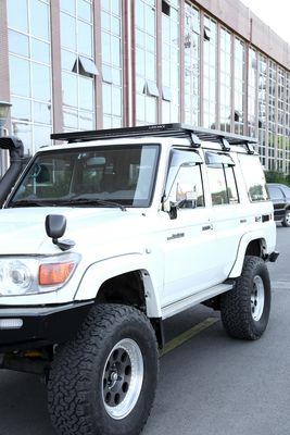 TOYOTA LC76 Schwerlast-Pulverbeschichtetes Dachregal aus Aluminiumlegierung mit einem Nettogewicht von 27,5 kg