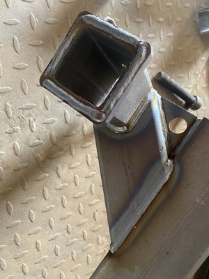 Offroad-Schwarz-Ersatzradträger, entworfen und hergestellt von Custom Metal Fabrication