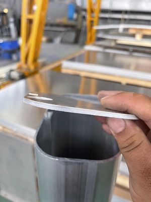 Hoch-Camping-Ausrüstung Dachträger Montage Wasserbehälter für Universal-Auto-Modell Anzeige