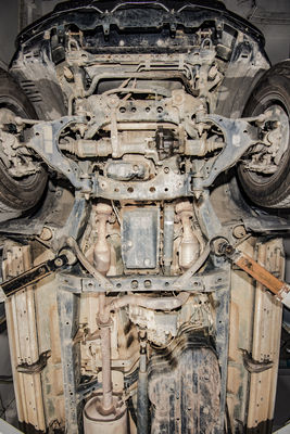 Schützen Sie Ihren Toyota Prado120-Motor mit einfach zu installierendem Fahrgestellschutz und Schlammschutz